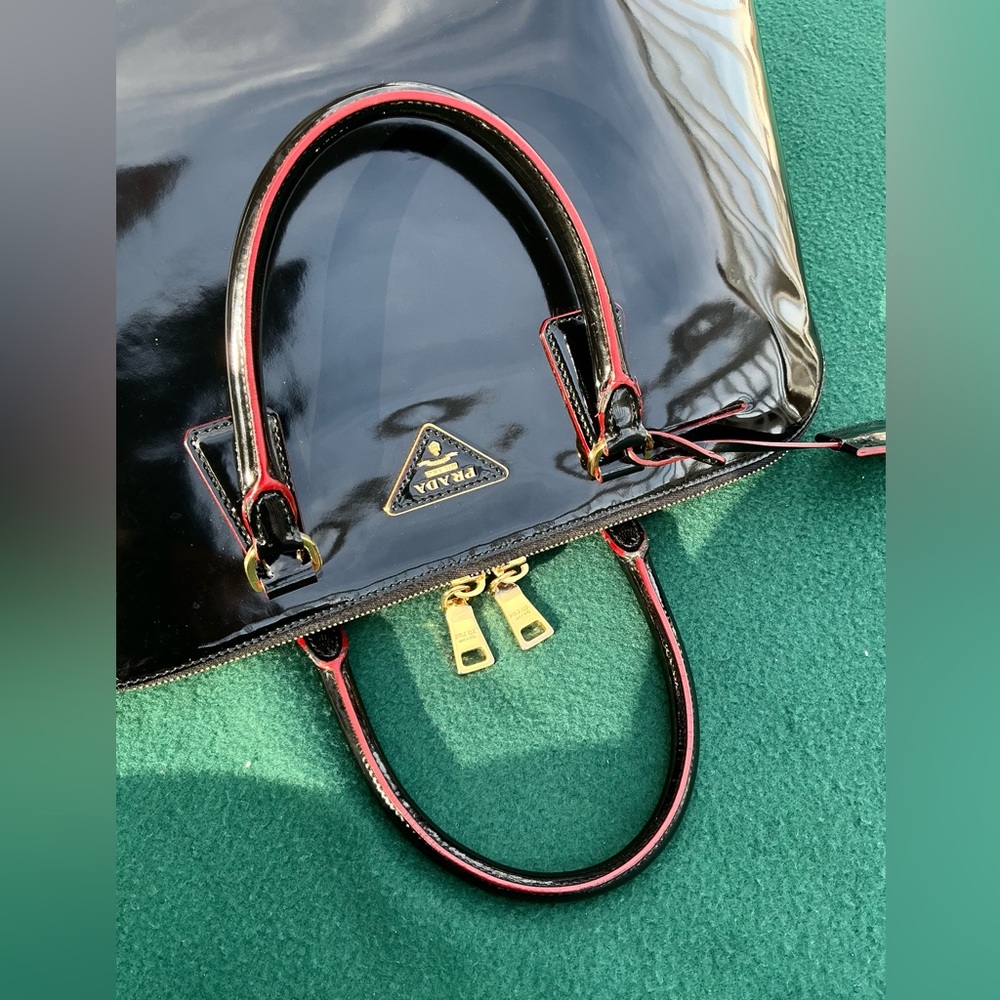 The MOST ELEGANT PRADA bag on PLANET 🌹🌹 - Picture 10 of 16